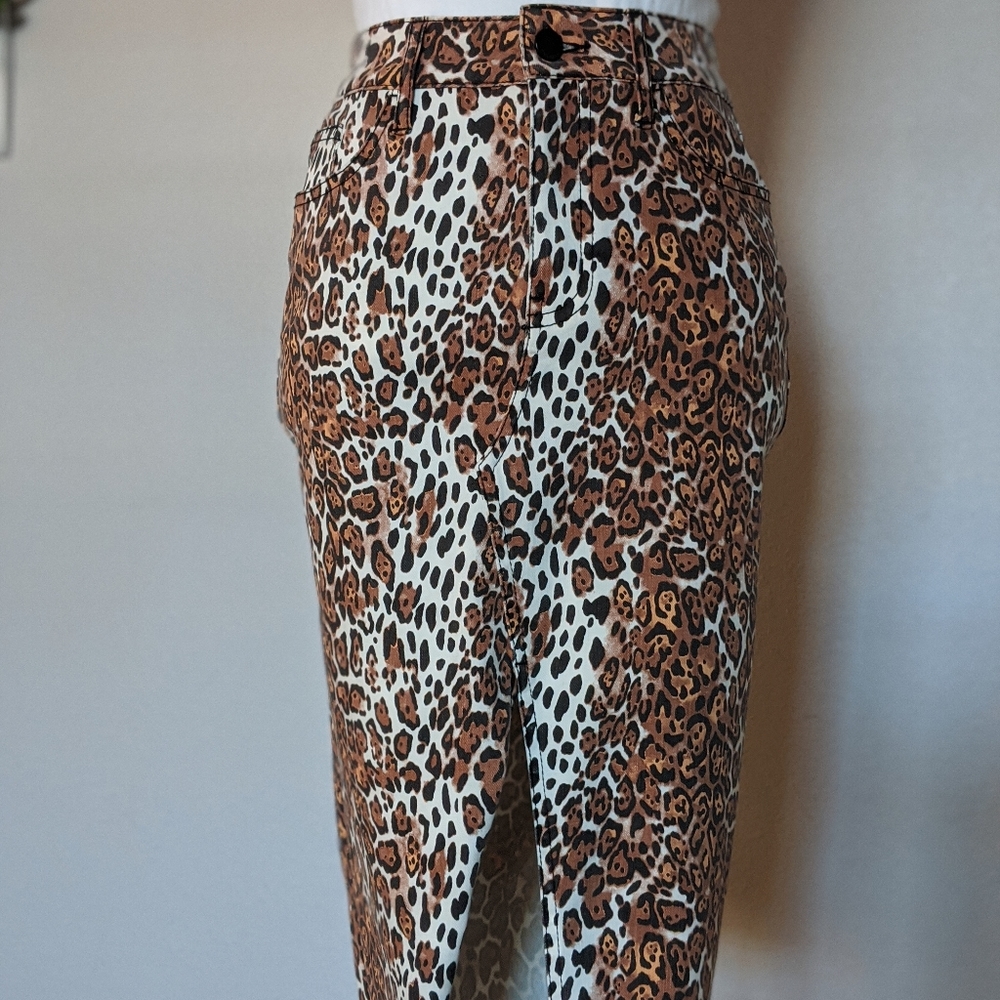 Leopard print fitted denim pencil skirt